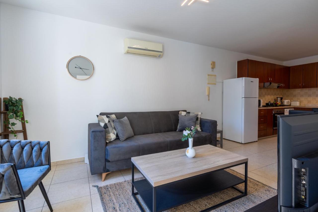 Mia 1-Bedroom Apartment In Lárnaca Exterior foto
